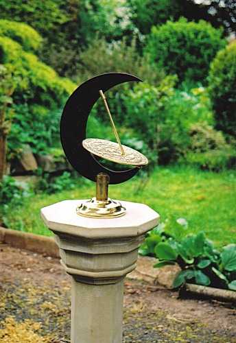Umbra Upright Sundial